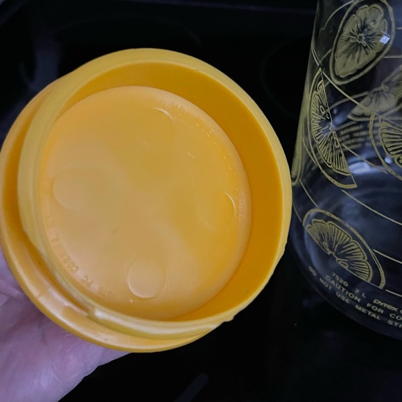 Pyrex Lemon/Orange Citrus Juice Carafe Pitcher With Lid 2L - Picture 7 of 11